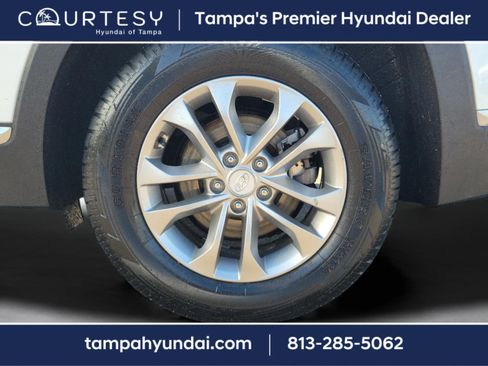 Used 2020 Hyundai Santa Fe SE image 5