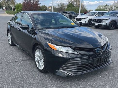 Used 2018 Toyota Camry XLE image 4
