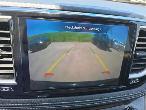 Used 2024 Chrysler Pacifica Limited FWD image 23