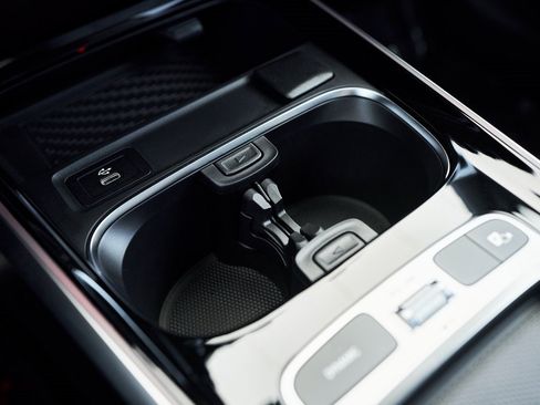 Used 2025 Mercedes-Benz GLB 250 GLB 250 w/ Exclusive Package image 48