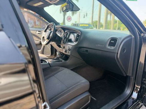 Used 2017 Dodge Charger SXT RWD image 13