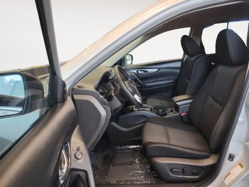 Used 2018 Nissan Rogue SV FWD image 22