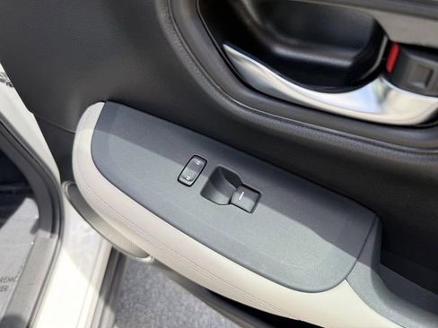 Used 2023 Honda HR-V LX image 31