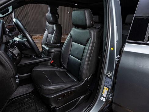 Used 2023 Chevrolet Suburban Z71 w/ Luxury Package image 31