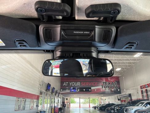 Used 2025 Jeep Wrangler Unlimited Sport AWD/4WD image 15