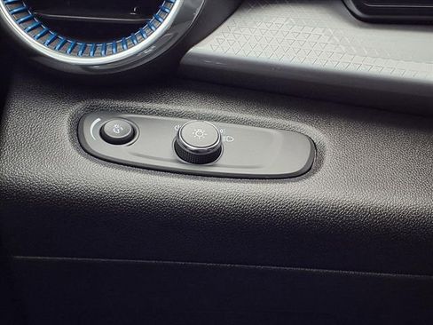 Used 2025 Chevrolet Trax LT image 17