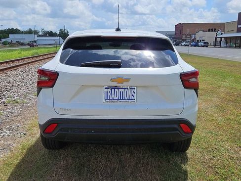 New 2026 Chevrolet Trax LS w/ LS Convenience Package FWD image 39
