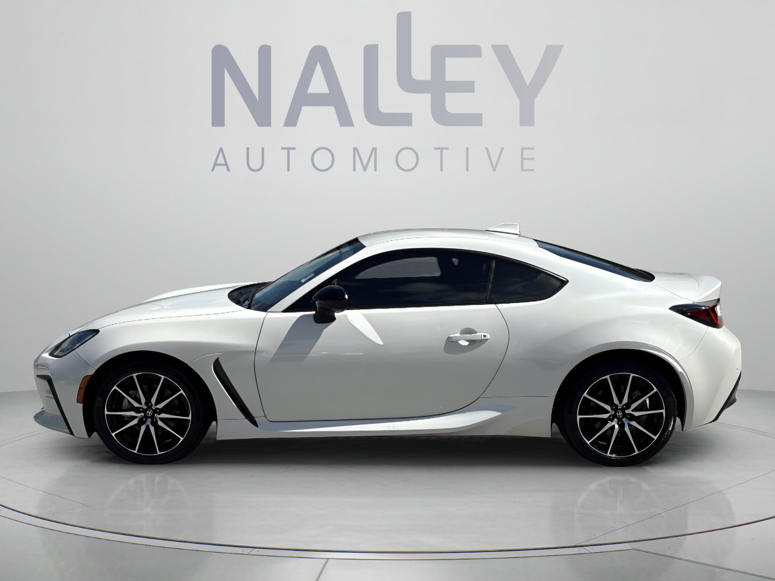 Used 2022 Toyota GR86 RWD image 2