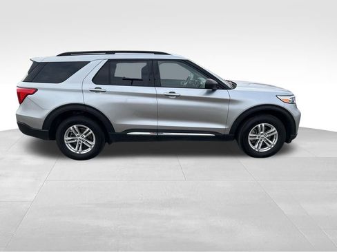 Used 2023 Ford Explorer XLT w/ Equipment Group 202A AWD/4WD image 8