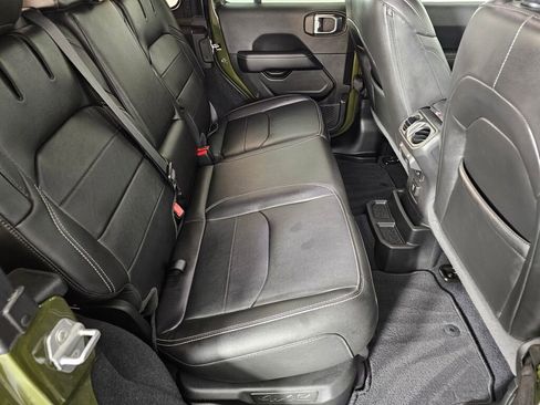 Used 2022 Jeep Wrangler Unlimited Sahara image 36