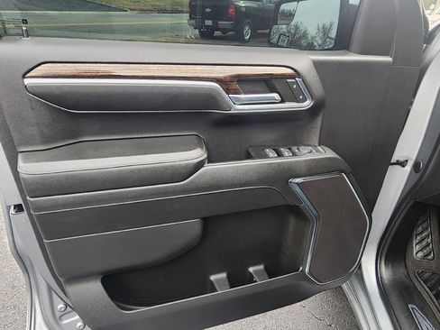 Used 2023 GMC Sierra 1500 SLE image 15