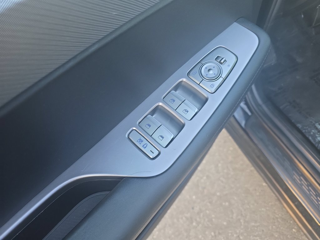 Used 2025 Hyundai Palisade SEL FWD image 11