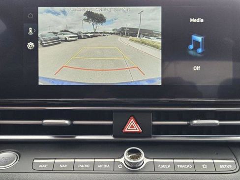 New 2025 Hyundai Elantra Limited image 12