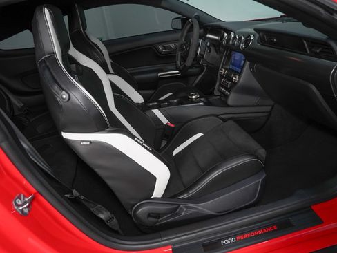 Used 2021 Ford Mustang Shelby GT500 w/ Carbon Fiber Handling Package RWD image 2