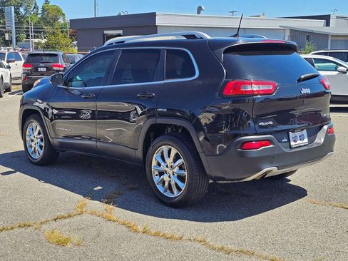 Used 2017 Jeep Cherokee Limited AWD/4WD image 6