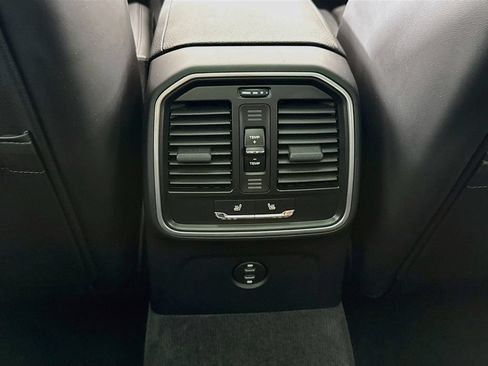 Certified 2025 Porsche Macan AWD/4WD image 27