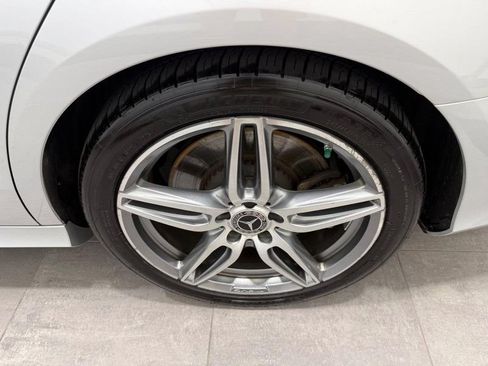 Used 2018 Mercedes-Benz E 400 4MATIC Sedan image 5