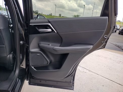 New 2025 Mitsubishi Outlander SE image 31