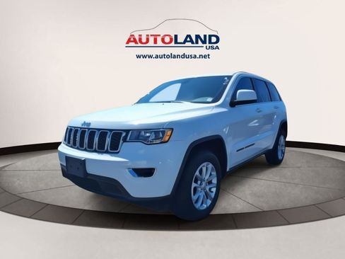 Used 2021 Jeep Grand Cherokee Laredo image 1