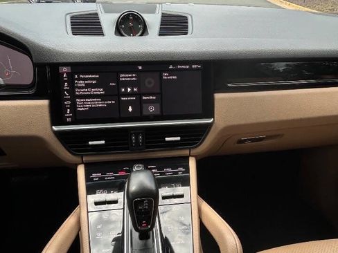 Used 2019 Porsche Cayenne image 18