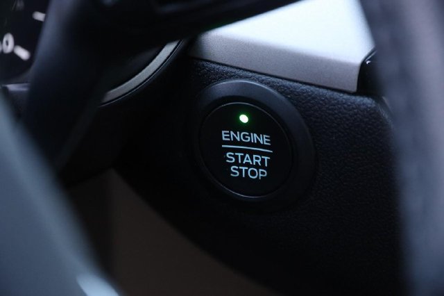 Certified 2020 Ford Escape SEL FWD image 17