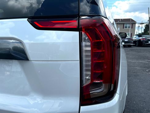 Used 2022 GMC Yukon XL AT4 image 29