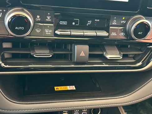 Used 2025 Toyota Highlander XLE image 22