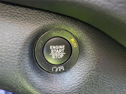 Used 2022 Jeep Cherokee Trailhawk image 30