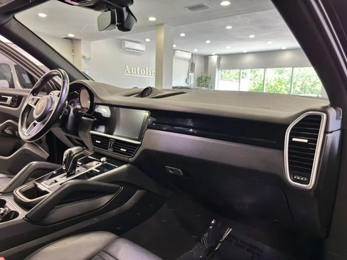 Used 2019 Porsche Cayenne AWD/4WD image 12