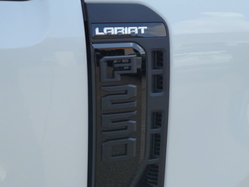 New 2026 Ford F250 Lariat w/ Black Appearance Package AWD/4WD image 6