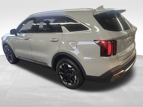 Used 2025 Kia Sorento S w/ Panoramic Sunroof Package image 8