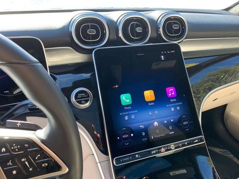 Used 2025 Mercedes-Benz GLC 300 4MATIC image 23