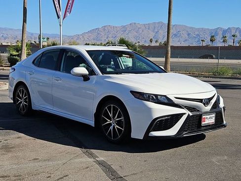 Used 2024 Toyota Camry SE FWD image 5