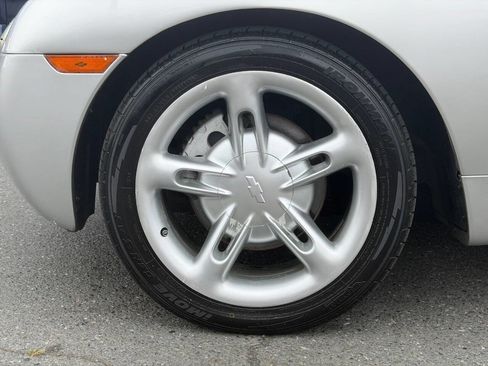 Used 2004 Chevrolet SSR w/ Preferred Equipment Group RWD image 3
