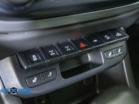 Used 2022 Chevrolet Colorado ZR2 w/ ZR2 Midnight Special Edition AWD/4WD image 22