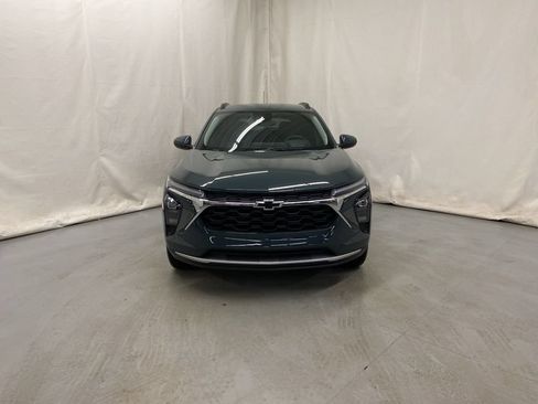 New 2026 Chevrolet Trax LT w/ Driver Confidence Package FWD image 3