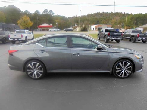Used 2019 Nissan Altima 2.5 SR image 2