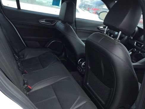 Used 2022 Alfa Romeo Giulia Ti RWD image 11