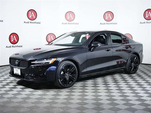 Used 2024 Volvo S60 B5 Plus image 4