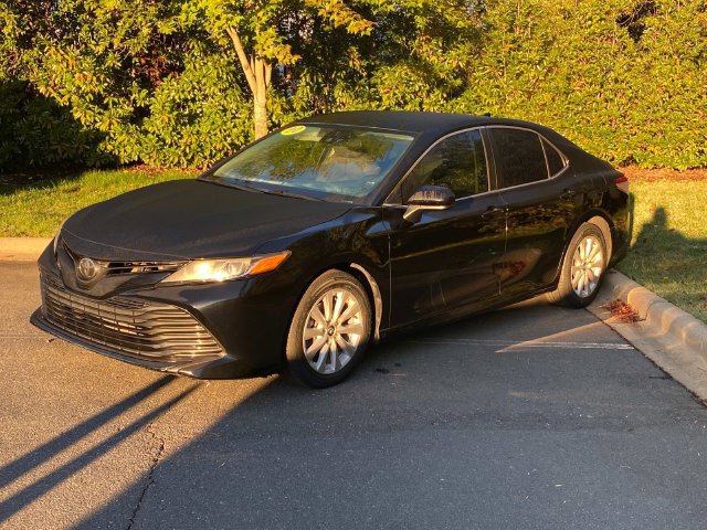 Used 2020 Toyota Camry LE FWD image 3