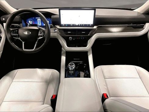 Used 2025 Ford Explorer Platinum w/ Ultimate Package image 7