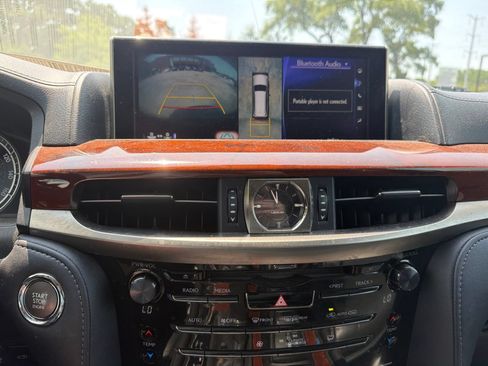 Used 2017 Lexus LX 570 4WD image 19