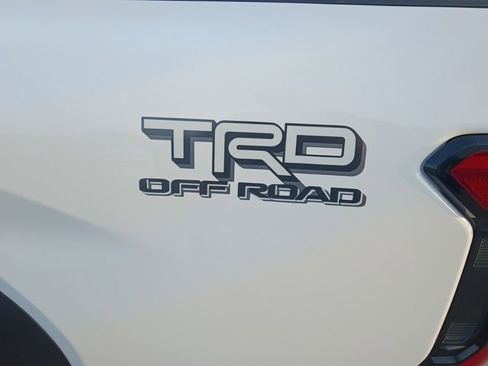 Used 2025 Toyota Tacoma TRD Off-Road image 12