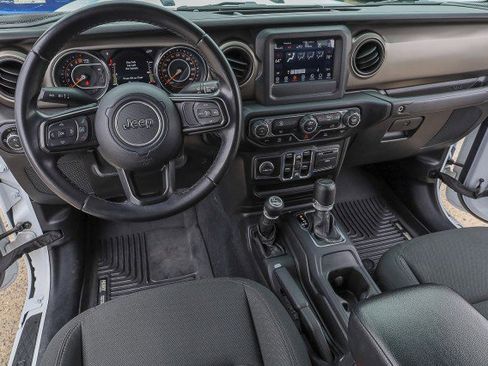 Used 2021 Jeep Gladiator Willys image 25