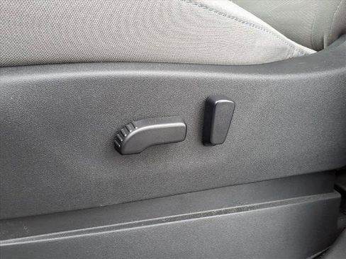 Used 2022 Nissan Frontier SV image 4