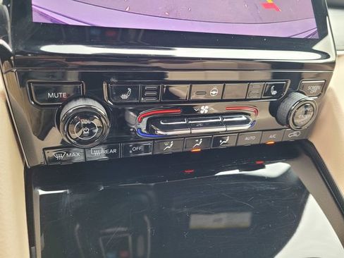 Used 2024 Jeep Grand Cherokee Limited image 21