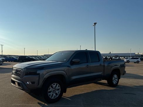 Certified 2022 Nissan Frontier SV w/ Technology Package AWD/4WD image 11