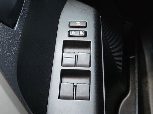 Used 2018 Toyota RAV4 LE w/ Carpet Mat Package image 10