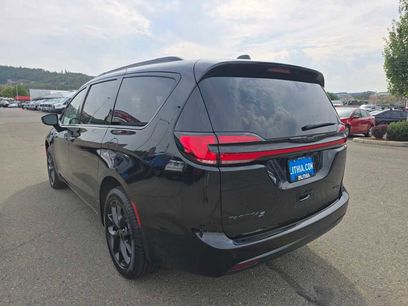 New 2026 Chrysler Pacifica Limited w/ S Appearance Package