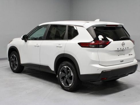 Used 2024 Nissan Rogue SV AWD/4WD image 9